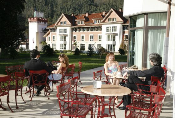 Cafetería con terraza en Cantabria